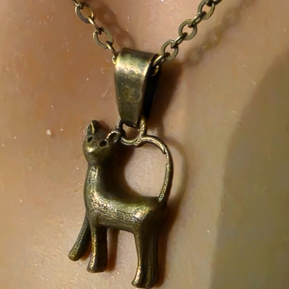 Antique Gold Cat Necklace Pendant, Gold Cat Necklace, Minimalist Elegant Kitty - Picture 12 of 13